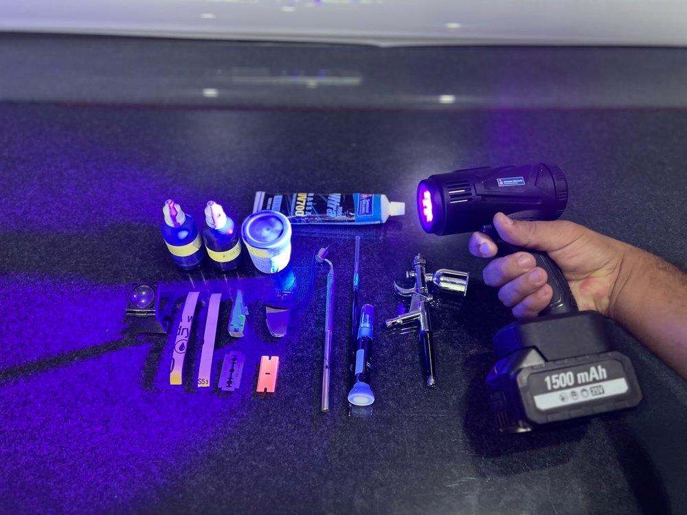 Cura com lâmpada UV sobre os materiais de reparo